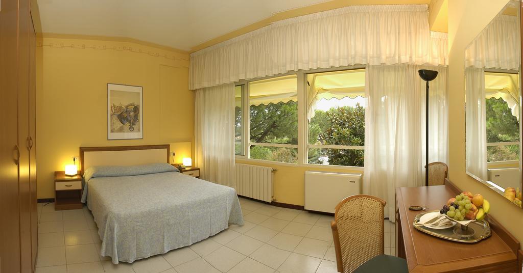 Hotel Le Ginestre Camaiore Bagian luar foto