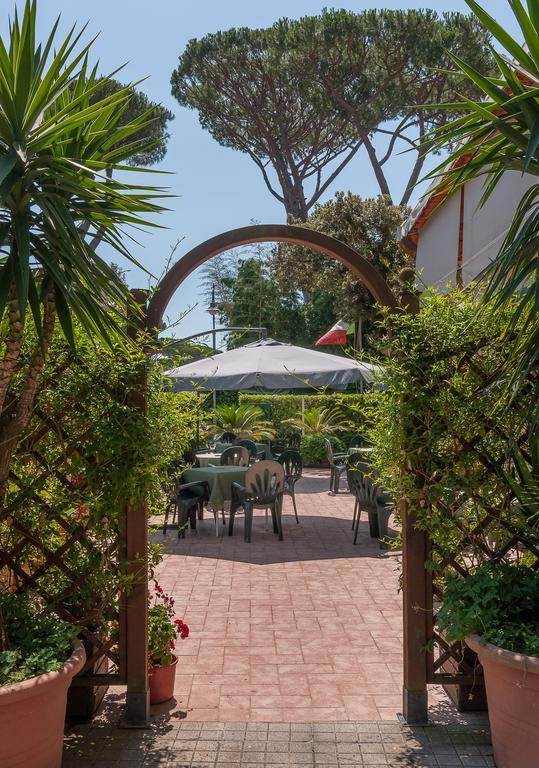 Hotel Le Ginestre Camaiore Bagian luar foto
