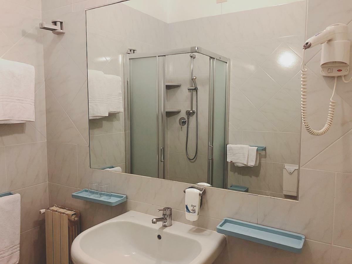 Hotel Le Ginestre Camaiore Bagian luar foto
