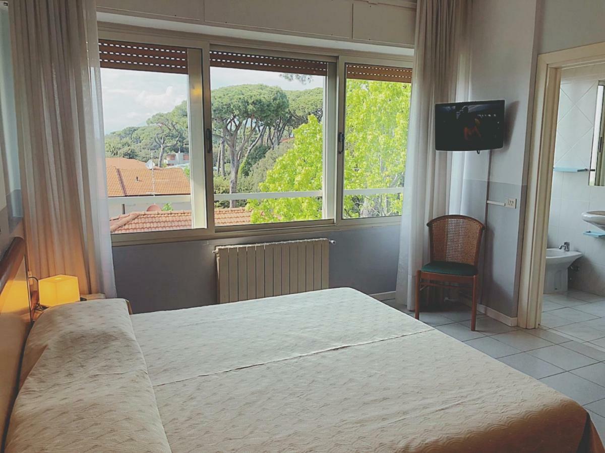 Hotel Le Ginestre Camaiore Bagian luar foto
