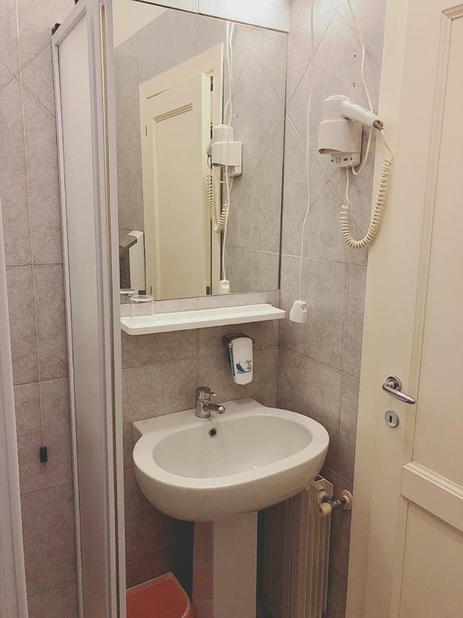 Hotel Le Ginestre Camaiore Bagian luar foto