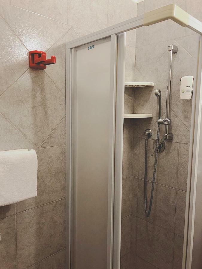 Hotel Le Ginestre Camaiore Bagian luar foto